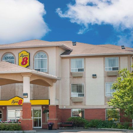Super 8 By Wyndham High River Ab Dış mekan fotoğraf